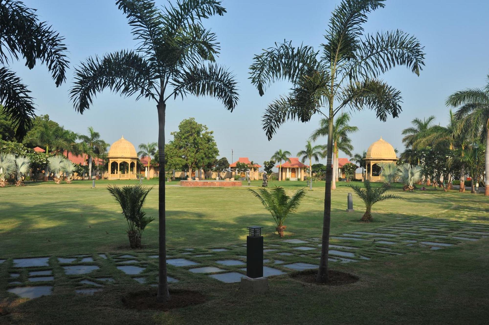 Holiday Resort & Spa A Unit Of S Poddar Group Gāndhīdhām Buitenkant foto