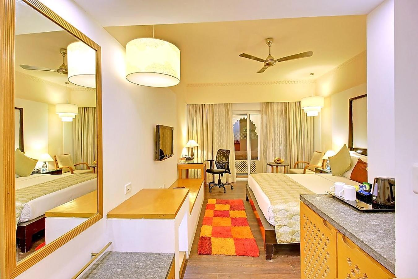 Holiday Resort & Spa A Unit Of S Poddar Group Gāndhīdhām Buitenkant foto